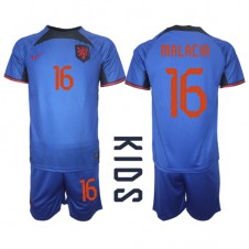 Nederland Tyrell Malacia #16 Bortedraktsett Barn VM 2022 Kortermet (+ korte bukser)